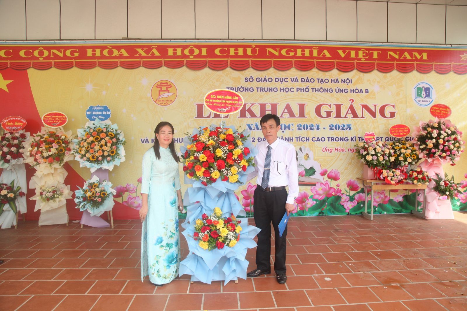 Giới thiệu về Ban giám hiệu.